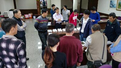 張正桓助研員說明臺灣特色茶品鑑實作方式-將另開新視窗