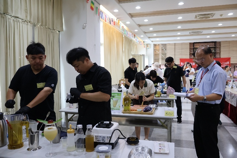 圖三右、2025第二屆全國創意茶飲調製競賽業界組競賽現場