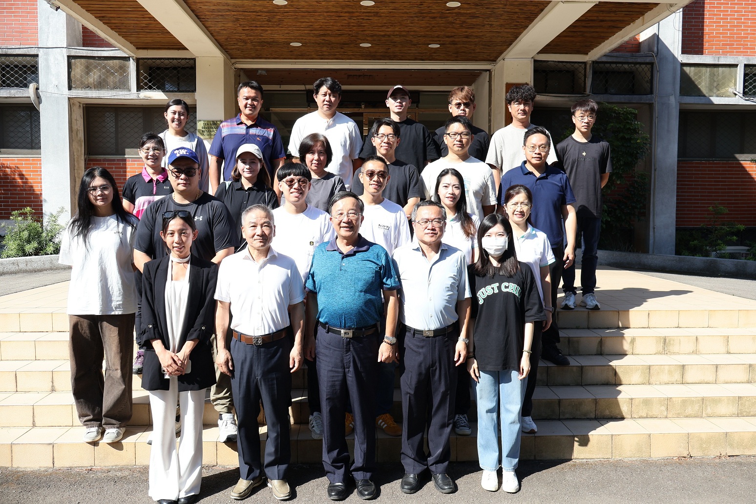 圖一、長官及學員大合照。