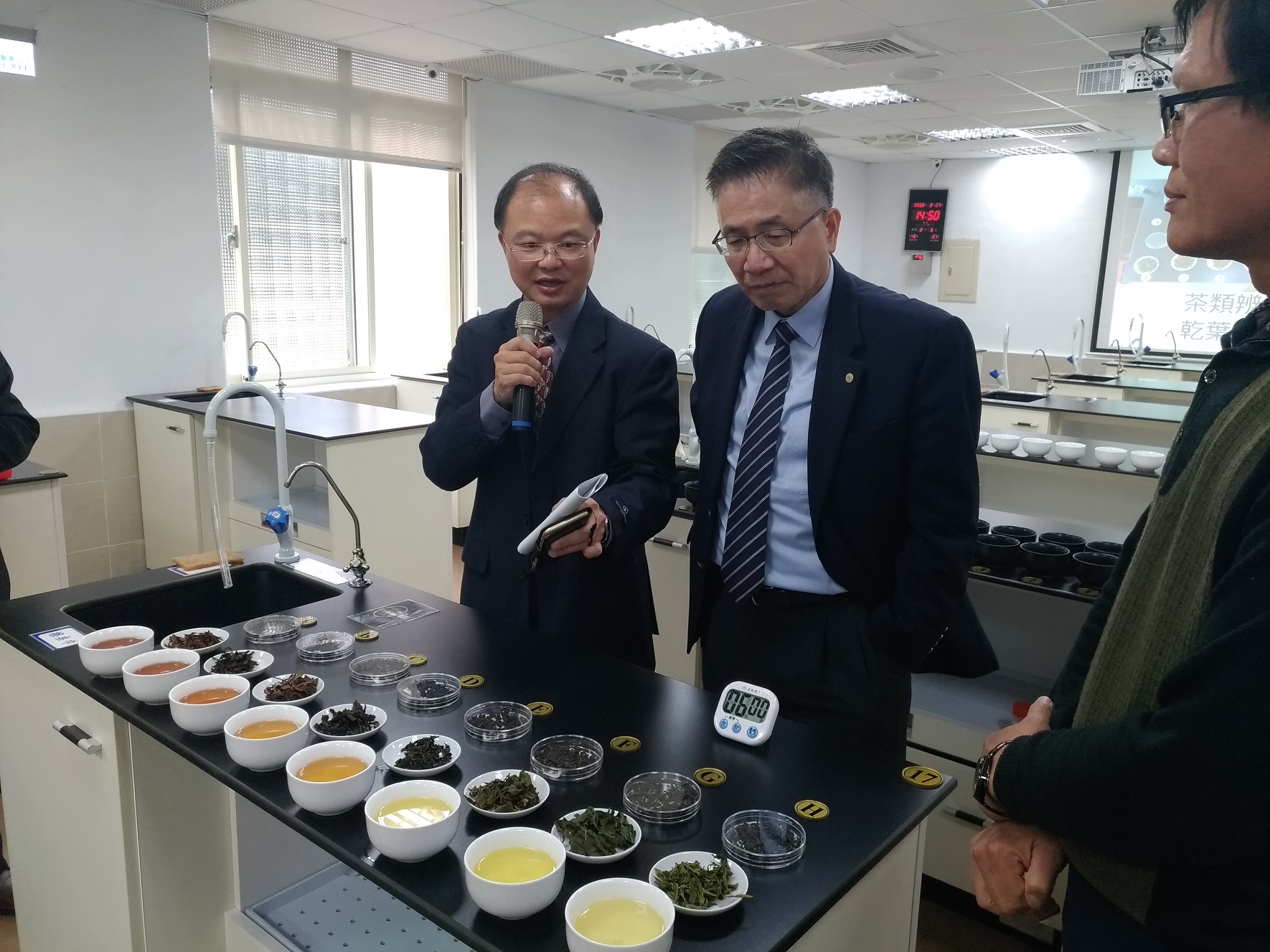 參訪茶業改良場茶葉感官品評員鑑定考場 參訪茶業改良場茶葉感官品評員鑑定考場